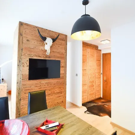 32 Apartment *